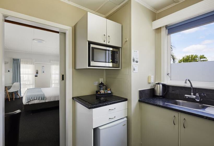 Asure Harbour View Motel And Water Front Apartments