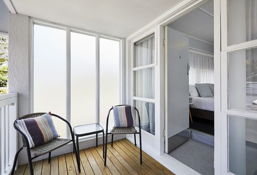 Asure Harbour View Motel And Water Front Apartments