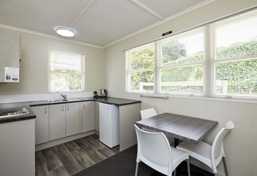 Asure Harbour View Motel And Water Front Apartments