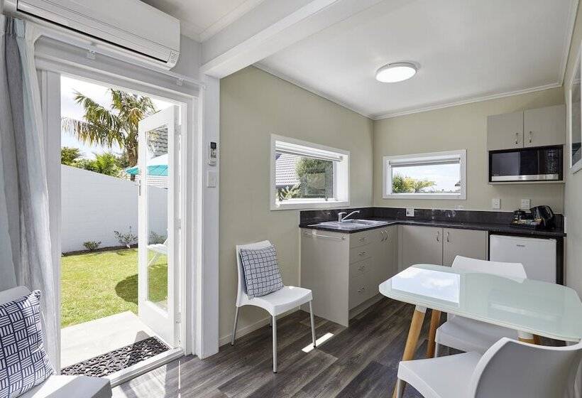 Asure Harbour View Motel And Water Front Apartments