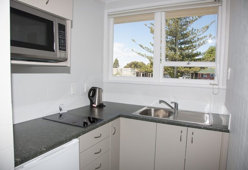 Asure Harbour View Motel And Water Front Apartments