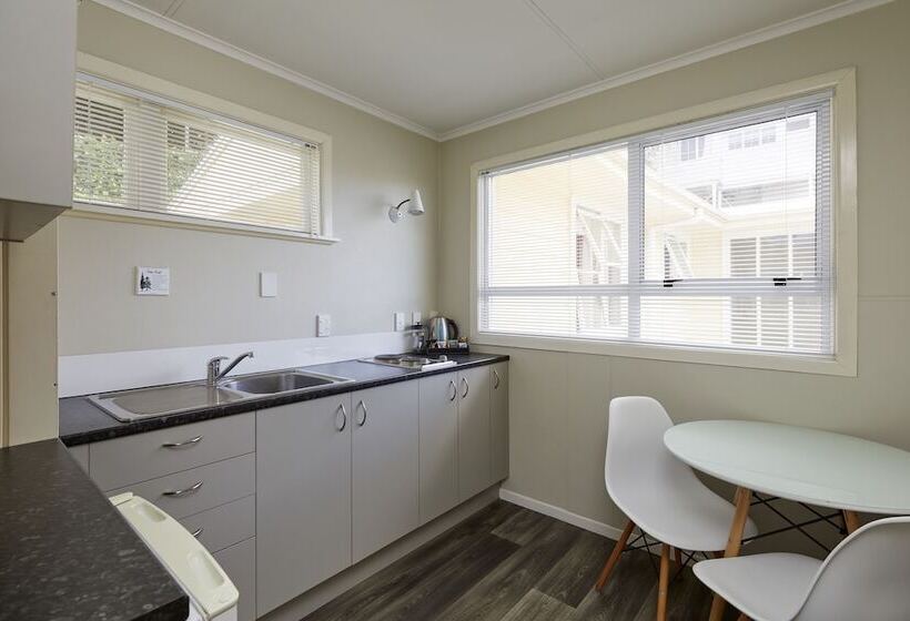 Asure Harbour View Motel And Water Front Apartments