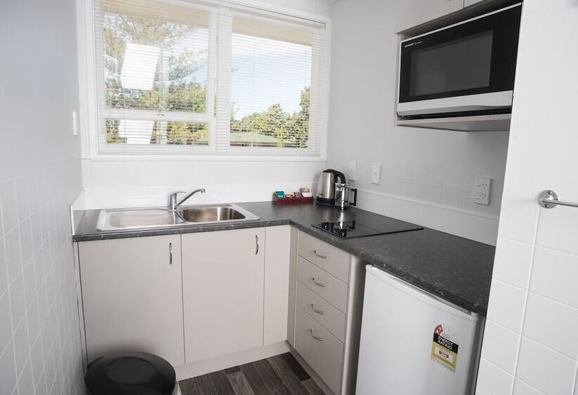 Asure Harbour View Motel And Water Front Apartments