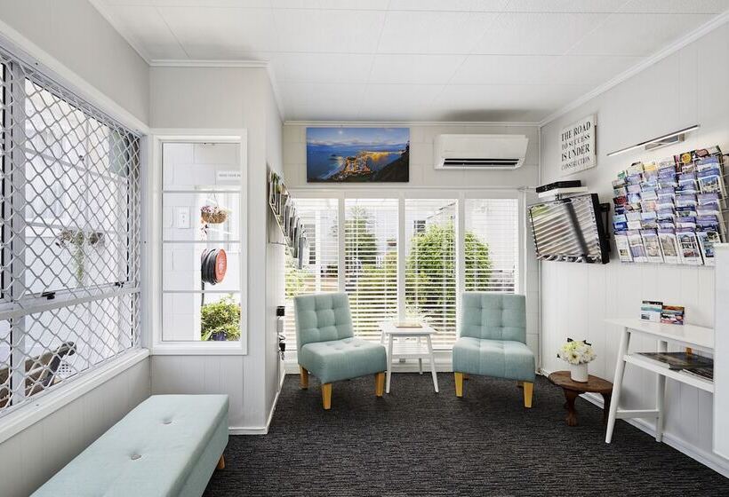 Asure Harbour View Motel And Water Front Apartments