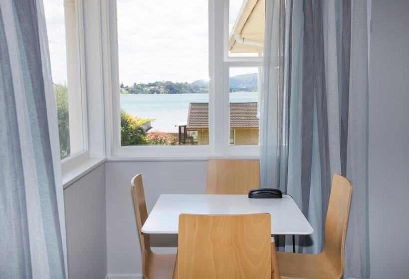 Asure Harbour View Motel And Water Front Apartments