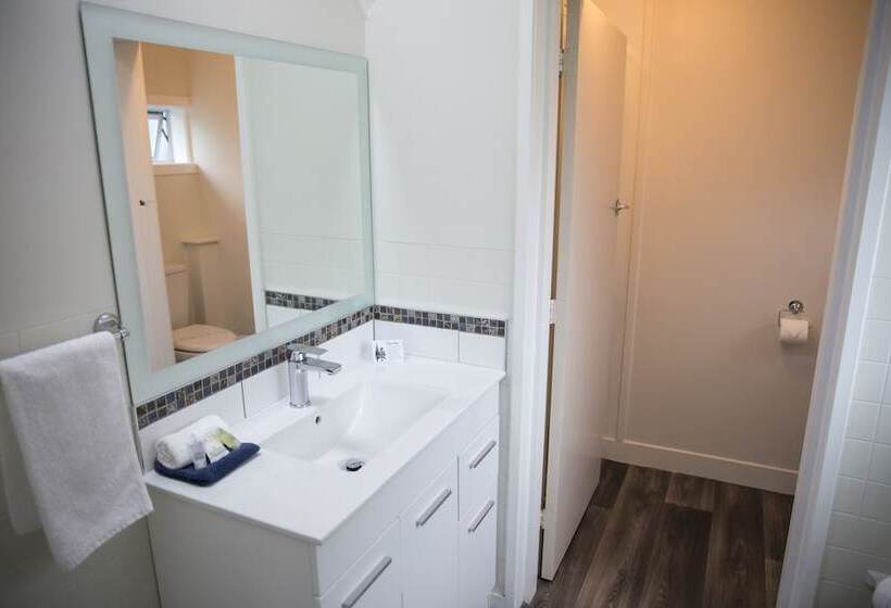 Asure Harbour View Motel And Water Front Apartments