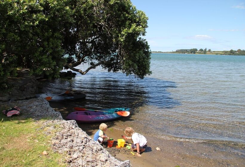 Asure Harbour View Motel And Water Front Apartments