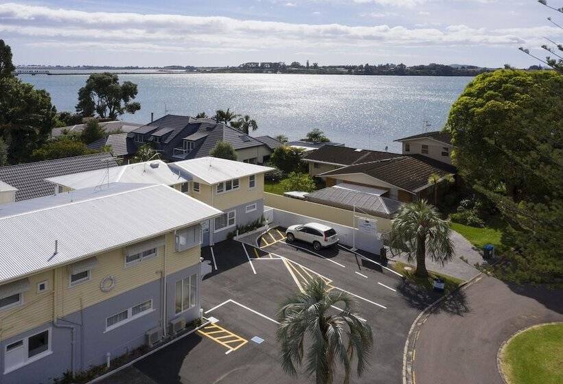 Asure Harbour View Motel And Water Front Apartments