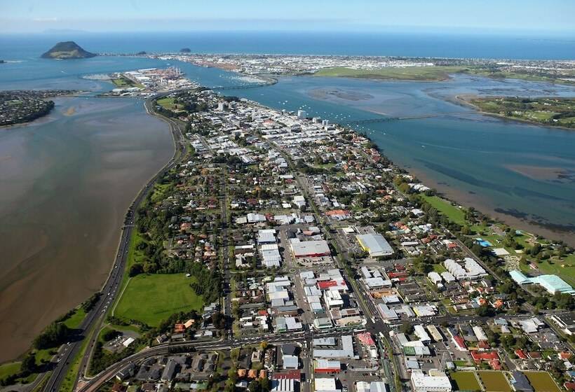 Asure Harbour View Motel And Water Front Apartments
