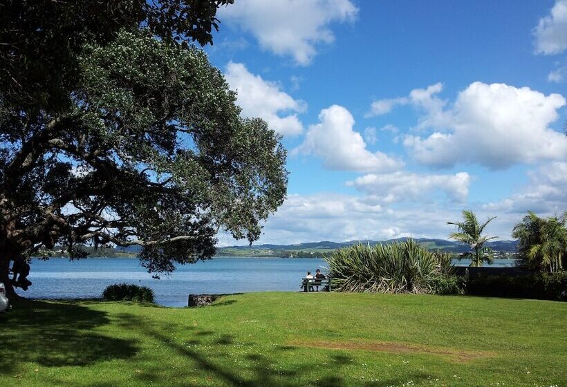 Asure Harbour View Motel And Water Front Apartments