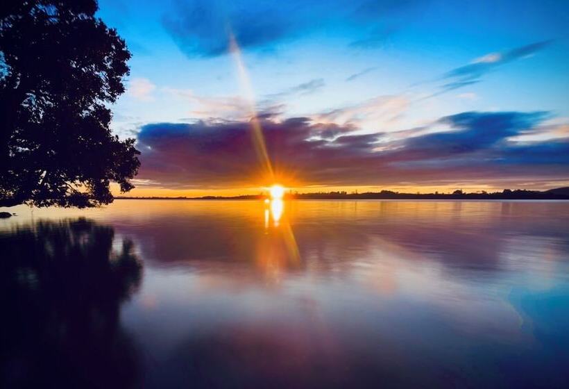 Asure Harbour View Motel And Water Front Apartments