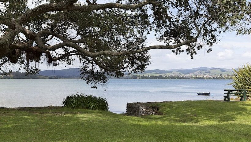 Asure Harbour View Motel And Water Front Apartments