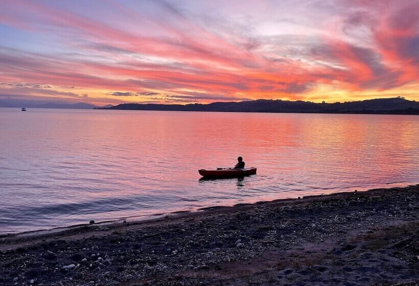 Baycourt Lakefront Motel