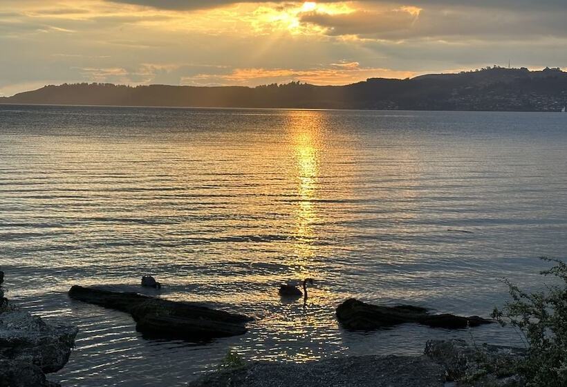 Baycourt Lakefront Motel