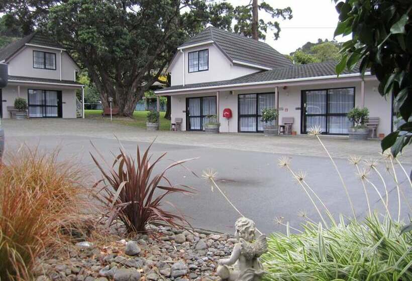 Camellia Court Motel