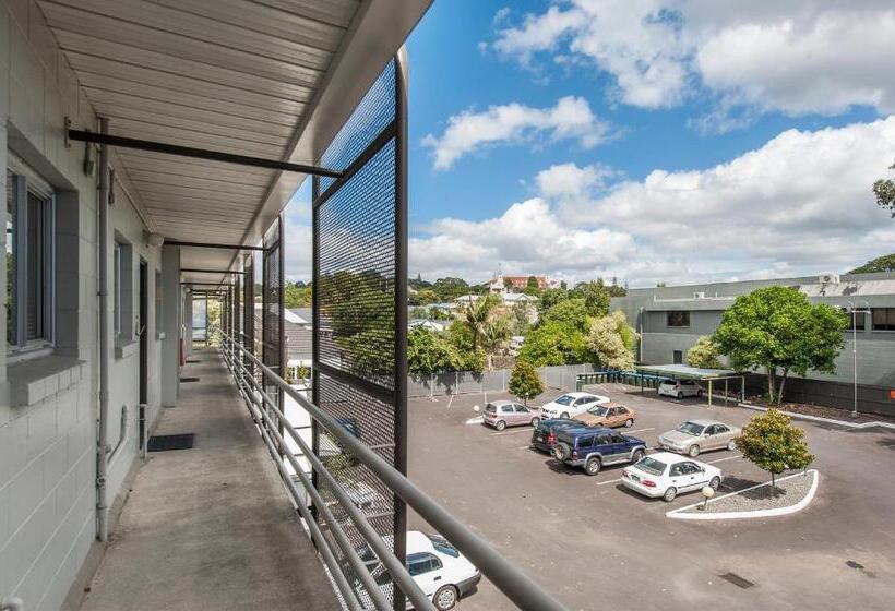 City Towers Apartments