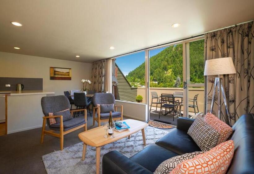 Cranbury Court Apartments