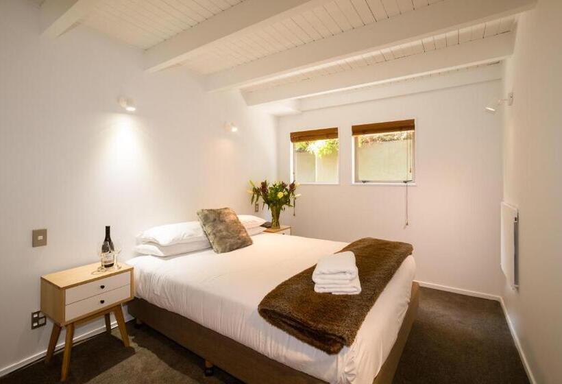 Cranbury Court Apartments