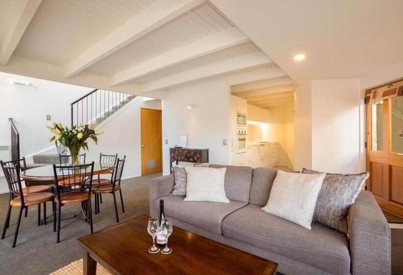 Cranbury Court Apartments