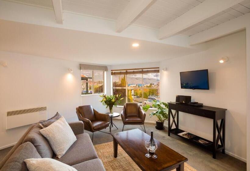 Cranbury Court Apartments