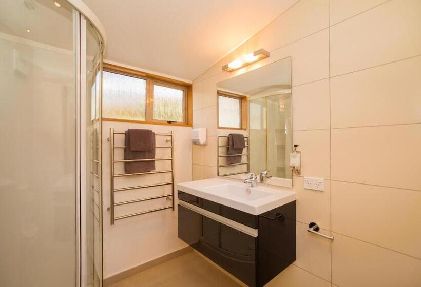 Cranbury Court Apartments