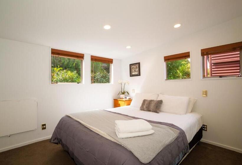 Cranbury Court Apartments