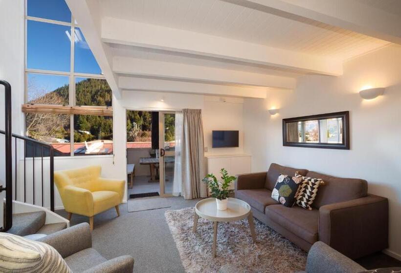 Cranbury Court Apartments