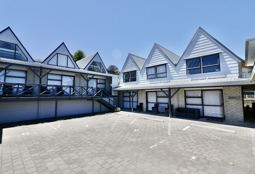 ホテル Gables Lakefront Resort