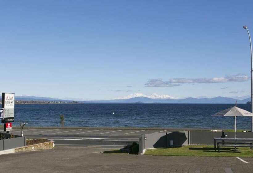 ホテル Gables Lakefront Resort