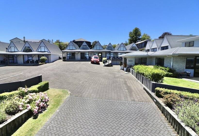 ホテル Gables Lakefront Resort