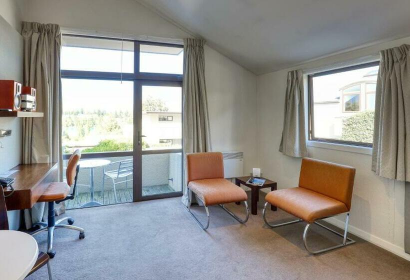 Garden Court Suites & Apartments