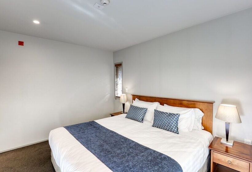 Garden Court Suites & Apartments