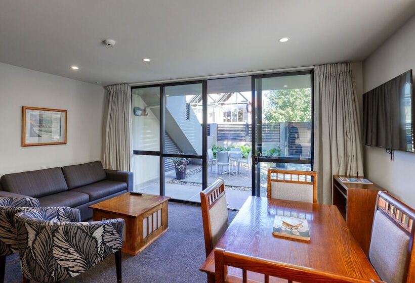 Garden Court Suites & Apartments