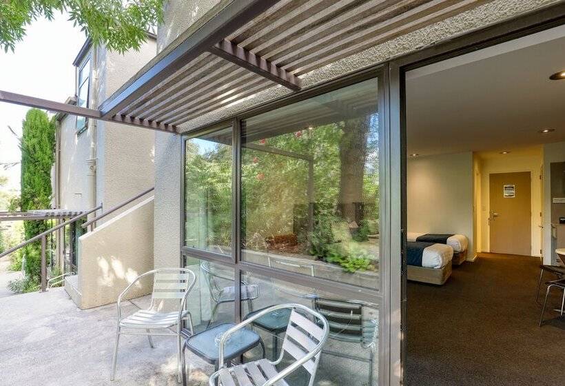 Garden Court Suites & Apartments