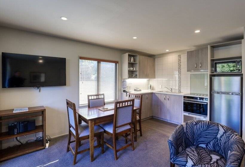 Garden Court Suites & Apartments