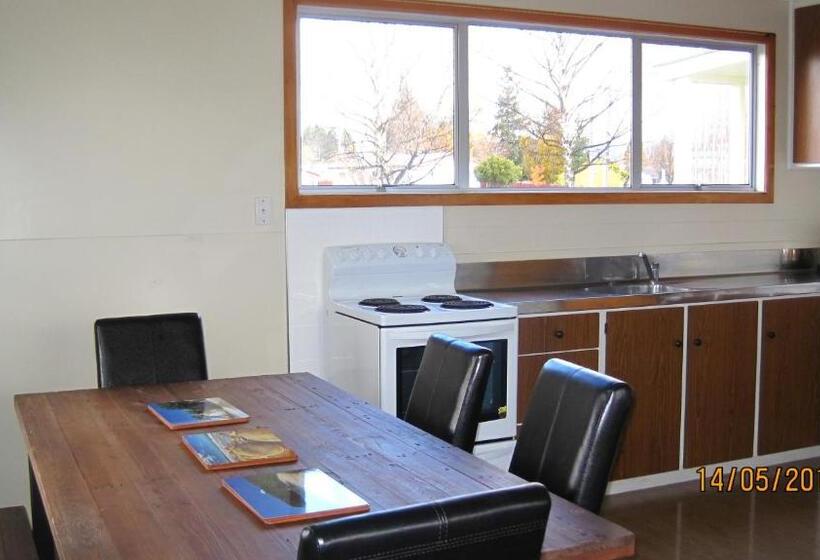 High Country Lodge, Motels & Backpackers