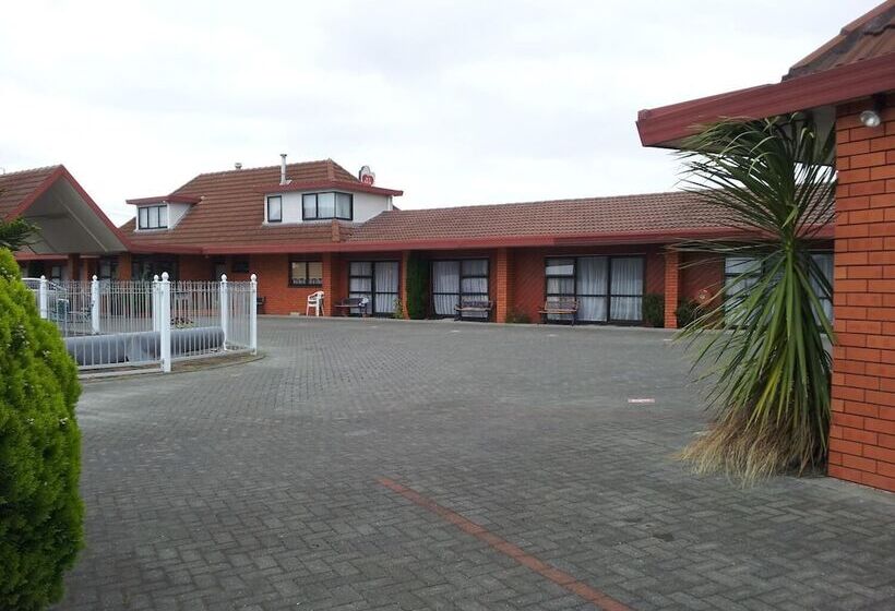 Отель Ace High Motor Inn