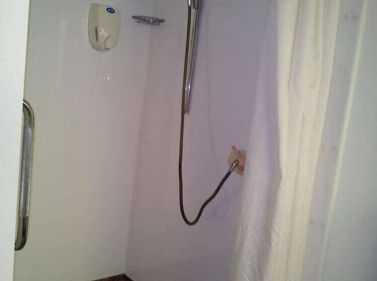 Отель Ace High Motor Inn