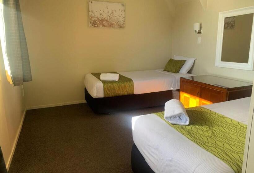 هتل Admirals Motor Inn