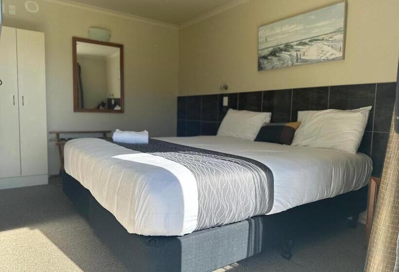 فندق Admirals Motor Inn