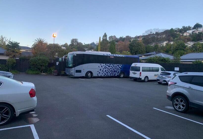 هتل Admirals Motor Inn