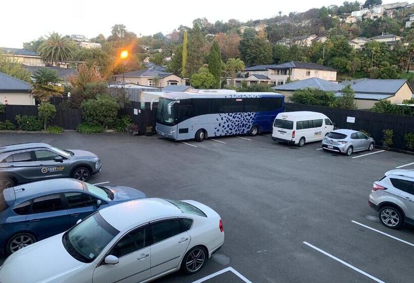 فندق Admirals Motor Inn