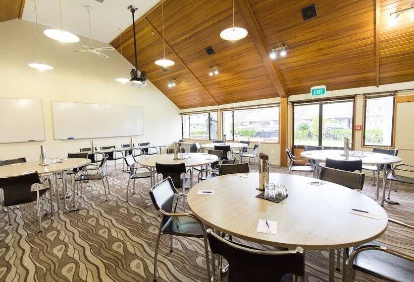 هتل Airport Gateway Motor Lodge