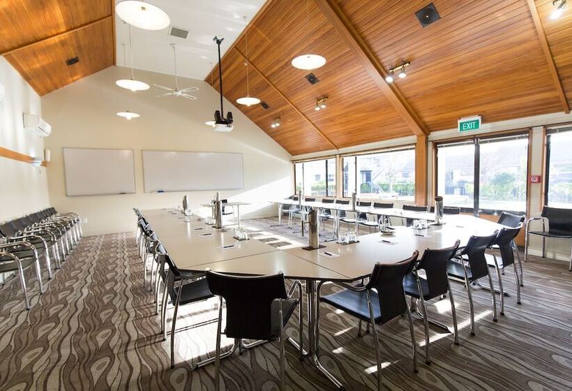 هتل Airport Gateway Motor Lodge