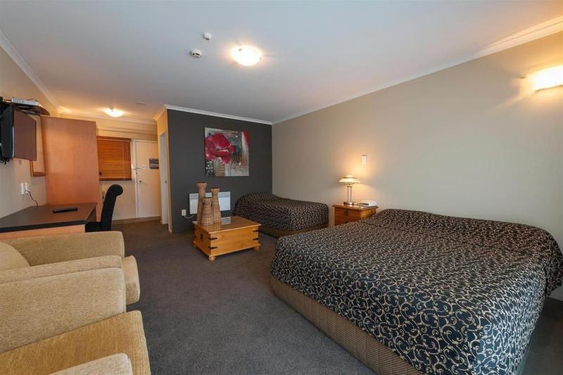 هتل Beachcomber Inn Picton