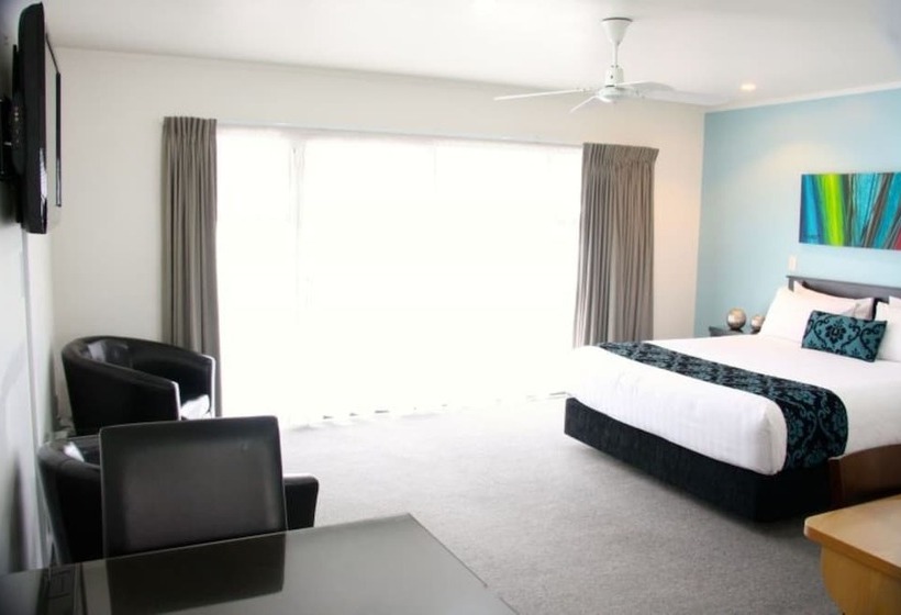 Отель Camelot On Ulster