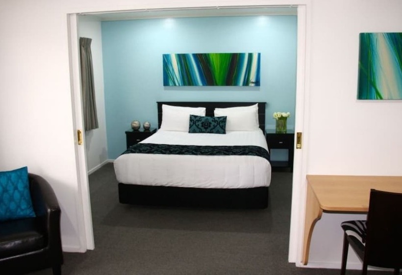 Отель Camelot On Ulster