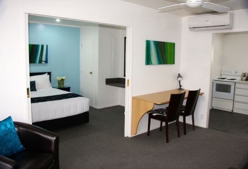 Отель Camelot On Ulster