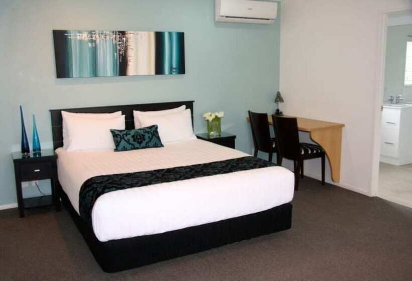 Отель Camelot On Ulster