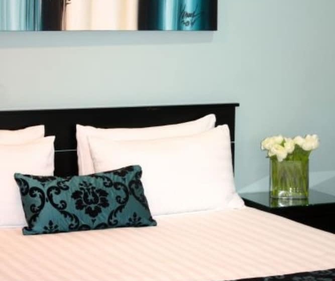 Отель Camelot On Ulster